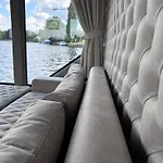 Nena Hausboot