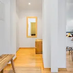 Thezion, Lovely 1 Bedroom Up To 3