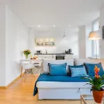 Thezion, Lovely 1 Bedroom Up To 3