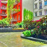 Prenzlauer Berg, Cozy Ground Floor Apartment