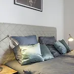 The Rheinsberger - Cosy 2Br One Living Room Up To 6