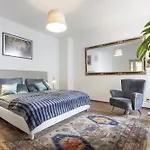 The Rheinsberger - Cosy 2Br One Living Room Up To 6