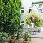 Apartments Kolo 77