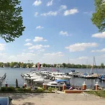 Yacht- , Und Reisemobilhafen \