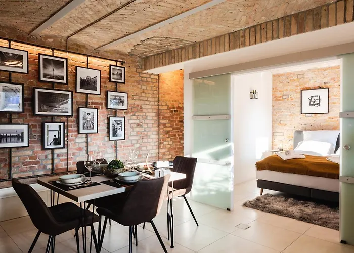 Luxurious Urban Living - Premium Downtown Apartments Next To Hbf