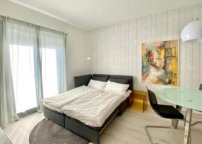 Modernes Apartment, Terrasse Und Garten Am Lilienthalpark Im Suedwesten Berlins