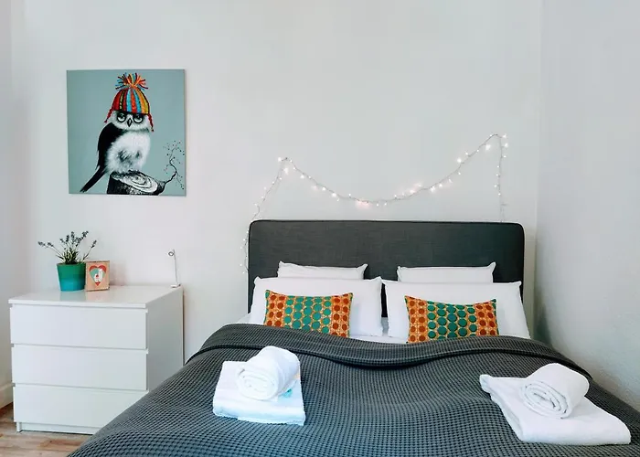 Central 2 Bedroom Flat For Families & Calm Guests