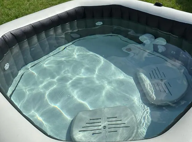 Traumhafte Haushaelfte Mit Kamin, Garten & Whirlpool