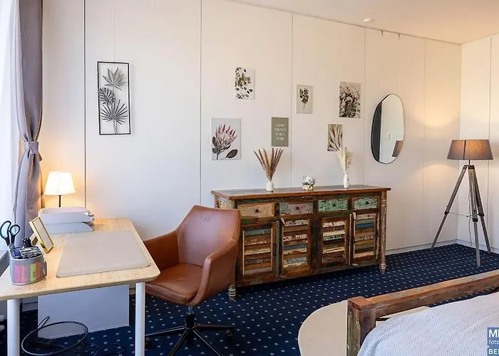 150 M² Unterkunft Mit Billard, Kicker & Parkplatz