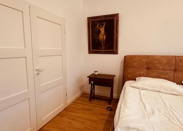 Berlin Home Central Bright Quiet