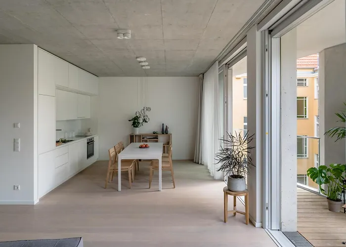 Carlotta Apartments