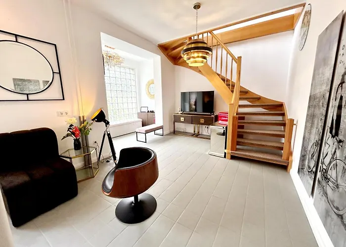 Duplex Apartment Ullstein- 4 Bedrooms, 2 Bathrooms, Living Room, 2 Parking Spaces, Boxspringbeds, Family & Business Apartment!