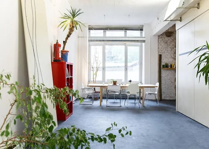 200 Qm Loft Am Fluss Fuer Freunde Und Familien !