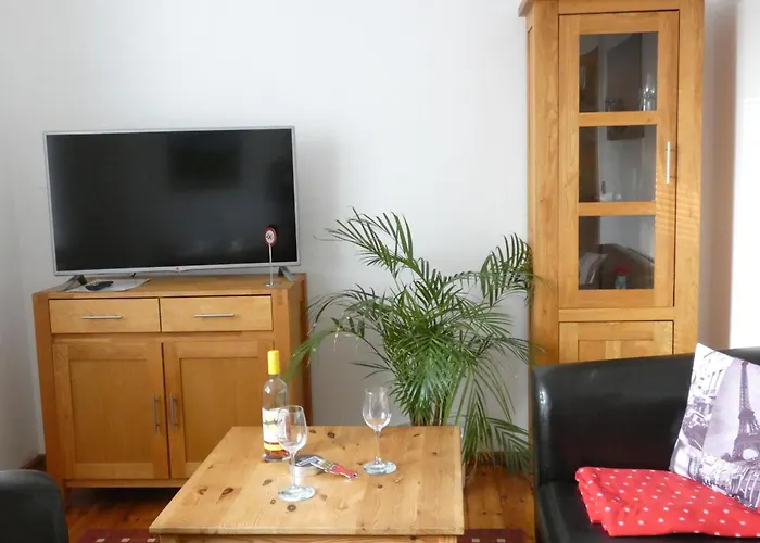 Ferienwohnung In Berlin-Gruenau, Wasser- Und Waldnaehe, Gute Verkehrsanbindung