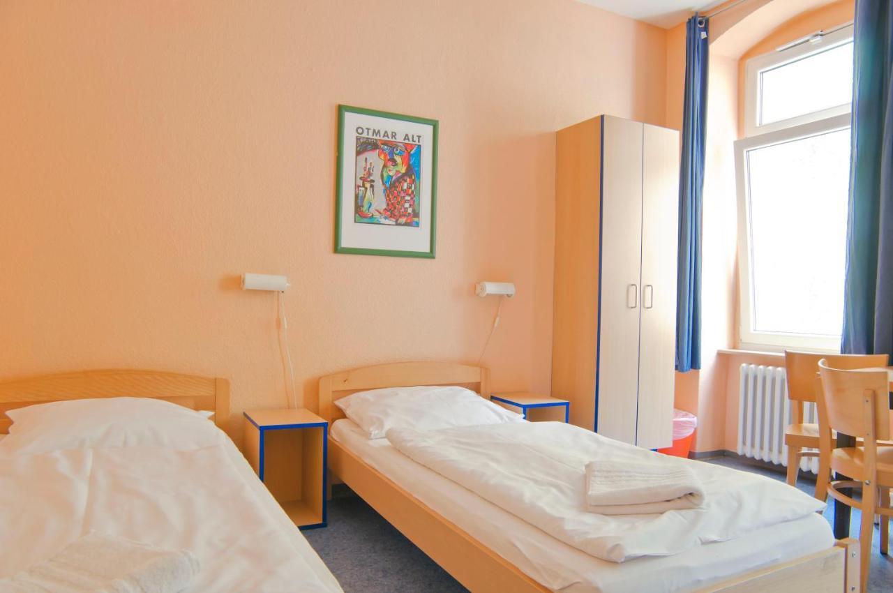Happy Hotel