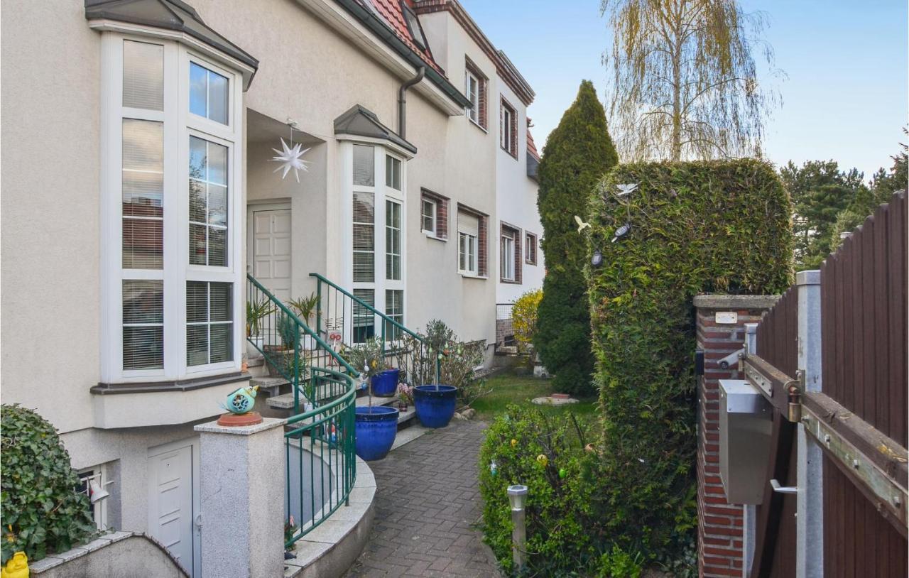2 Bedroom Lovely In Holiday home