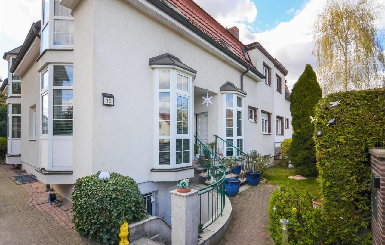 2 Bedroom Lovely In Holiday home