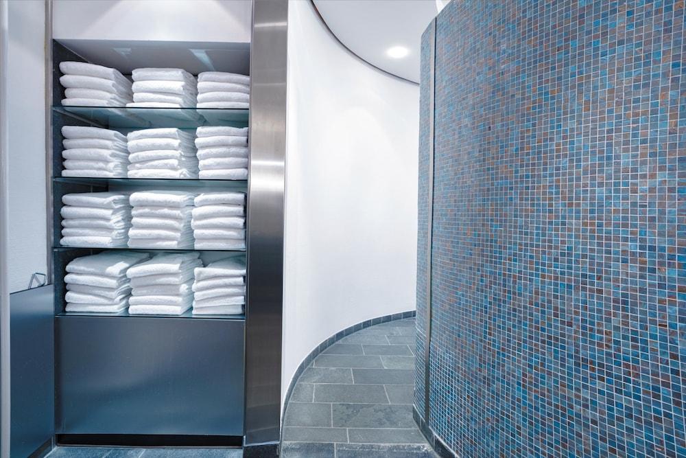 Ostbahnhof Hotel 4*