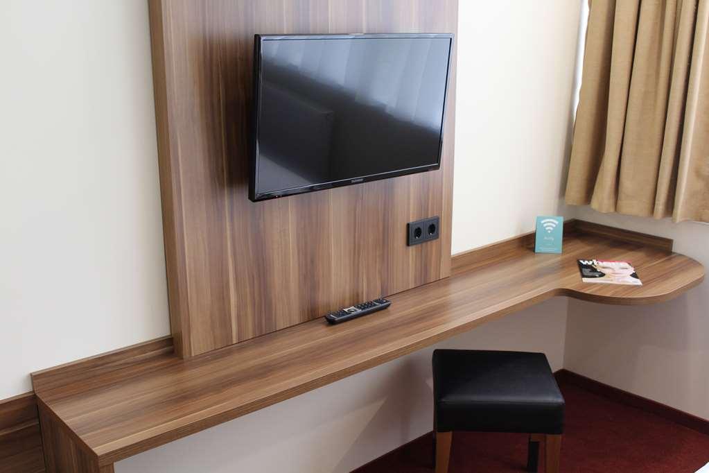 Hotel B&B Hotel Berlin-Adlershof 2*
