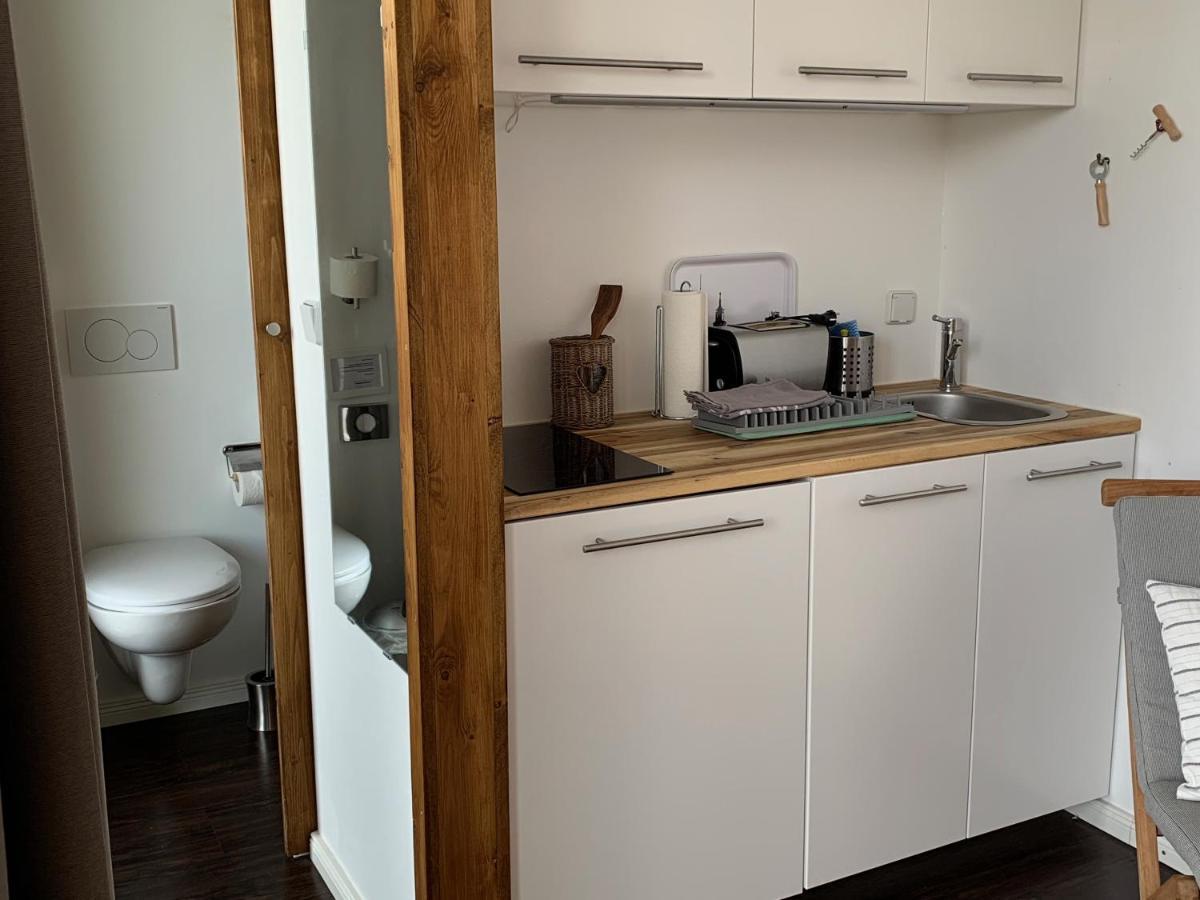 Tiny House Oder Auf Der Sunset Marina * Berlin