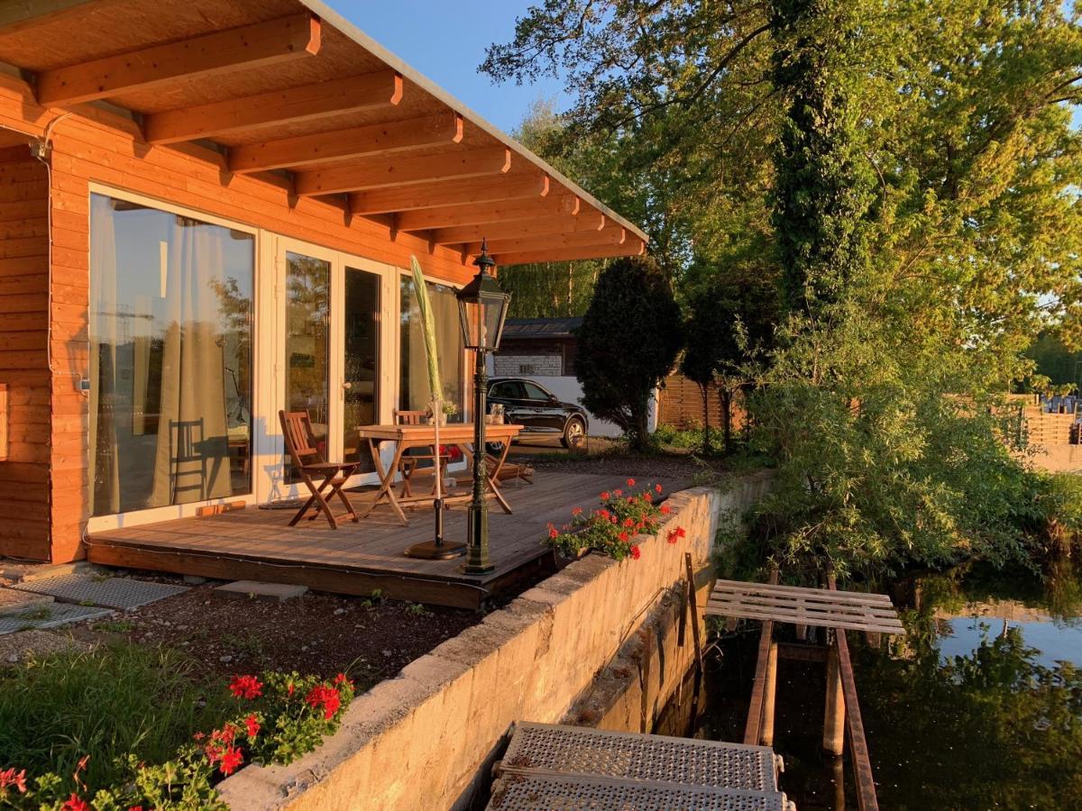 Tiny House Oder Auf Der Sunset Marina *