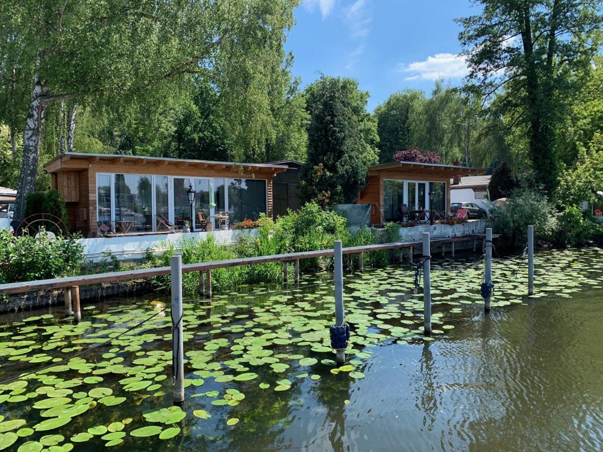 Tiny House Oder Auf Der Sunset Marina *