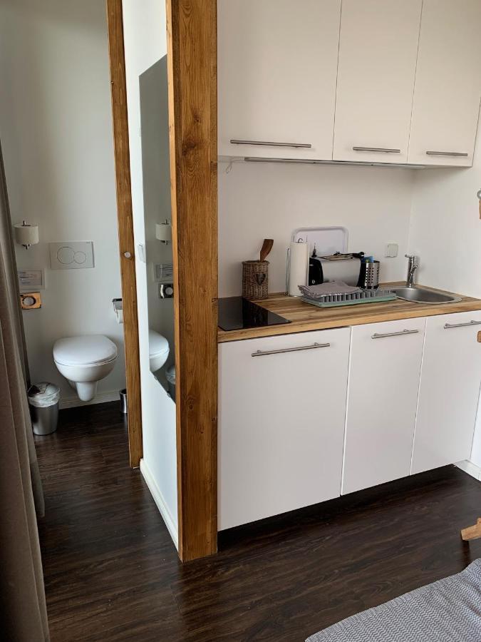 Tiny House Oder Auf Der Sunset Marina *