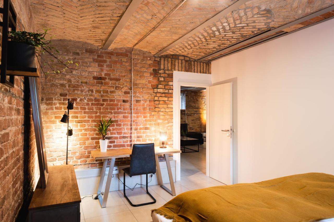 Luxurious Urban Living - Premium Downtown Next To Hbf Apartment
