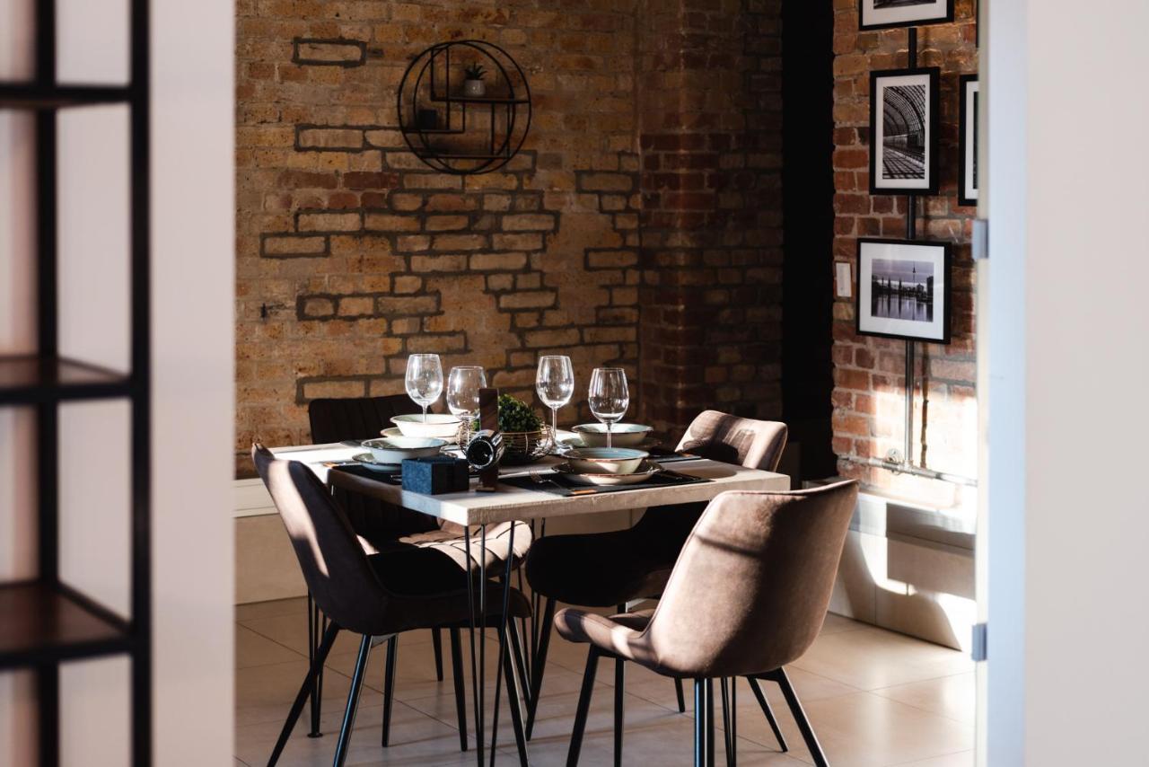 Luxurious Urban Living - Premium Downtown Next To Hbf