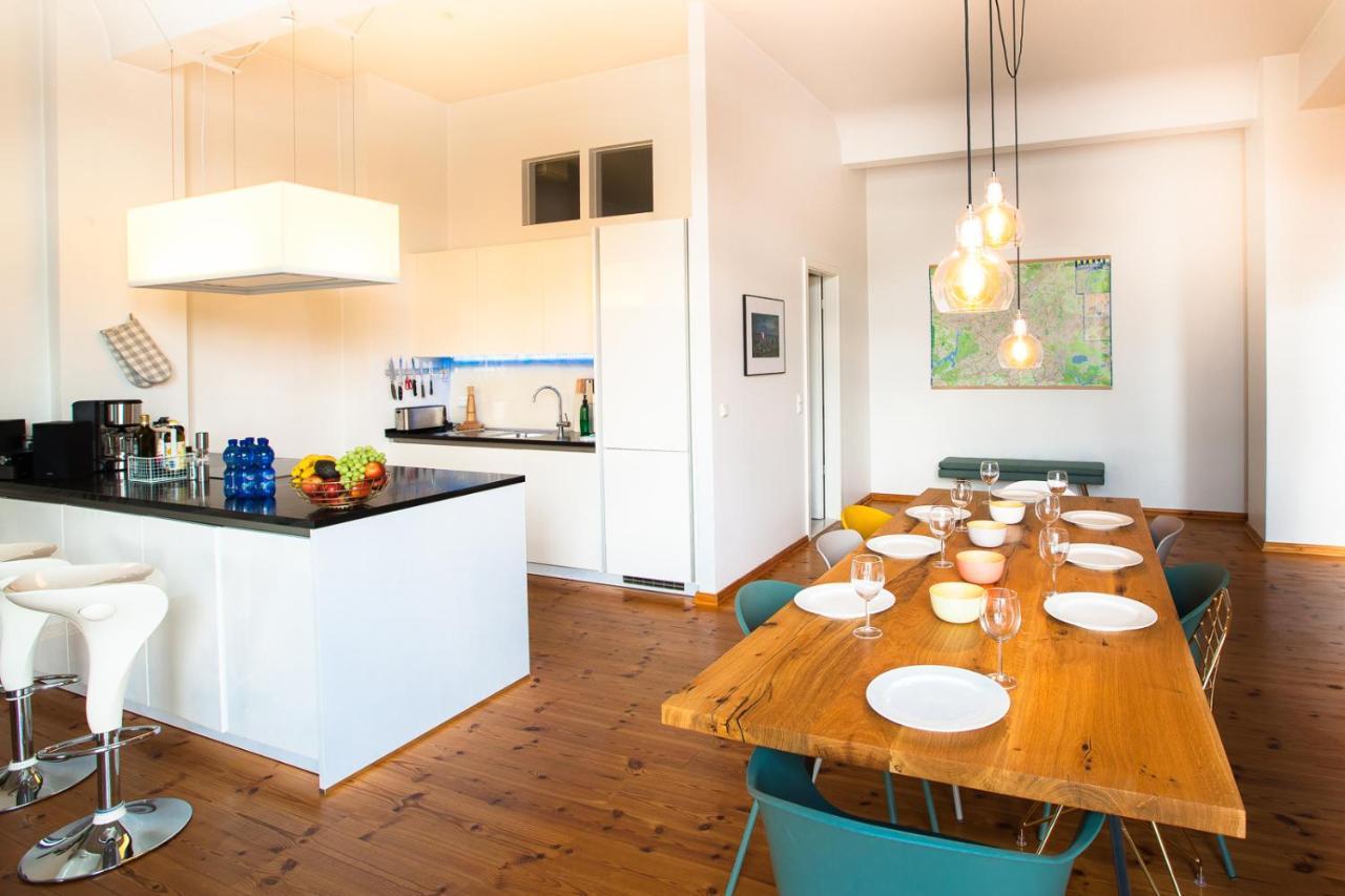 Family-friendly Waterfront Loft, 3 Bedrooms, 130 M2 Apartment Berlin