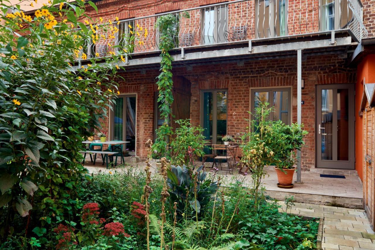 Beautiful Backyard Remise *