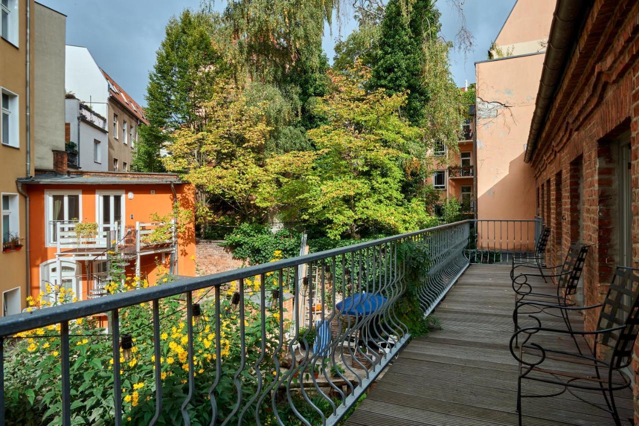 Beautiful Backyard Remise
