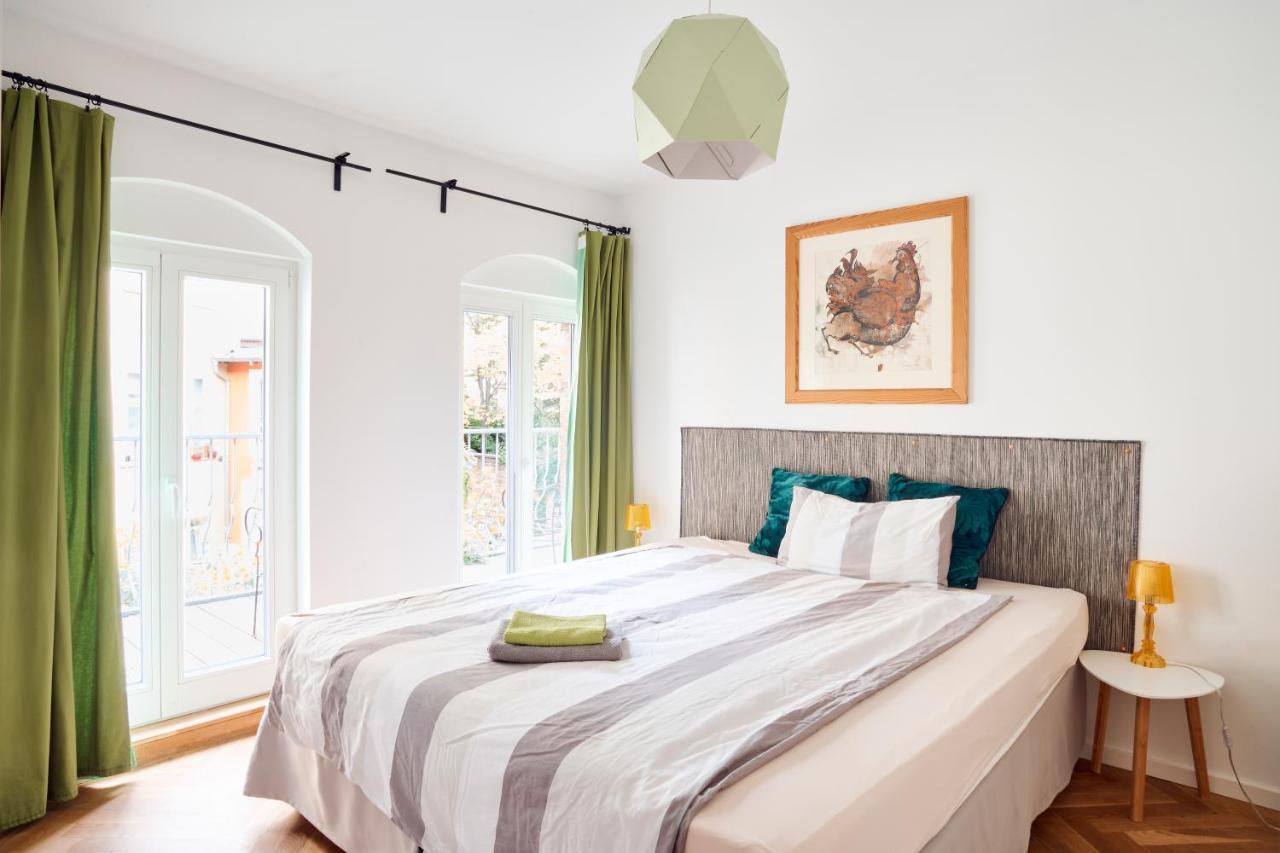 Beautiful Backyard Remise Apartment *
