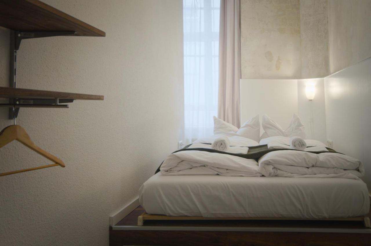 Apartment Altbauwohnung Mit 3 Badern *