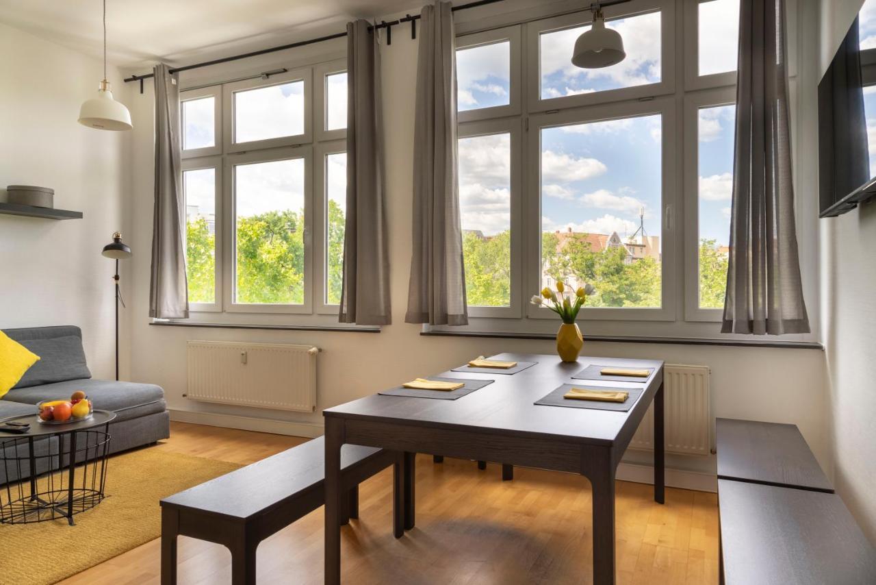Central +3br +big Living Next To U-station Apartment *