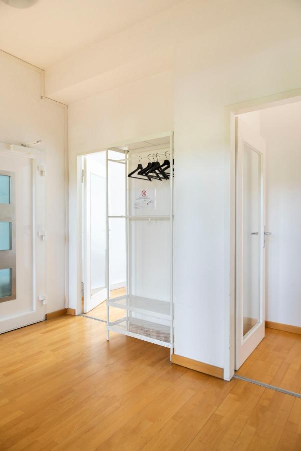 Central +3br +big Living Next To U-station Apartment *