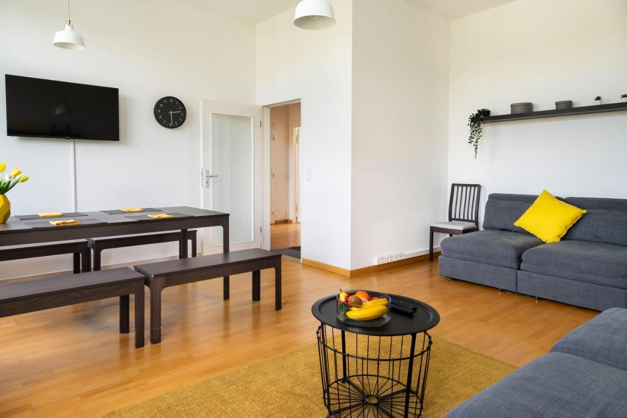 Apartment Central +3br +big Living Next To U-station *