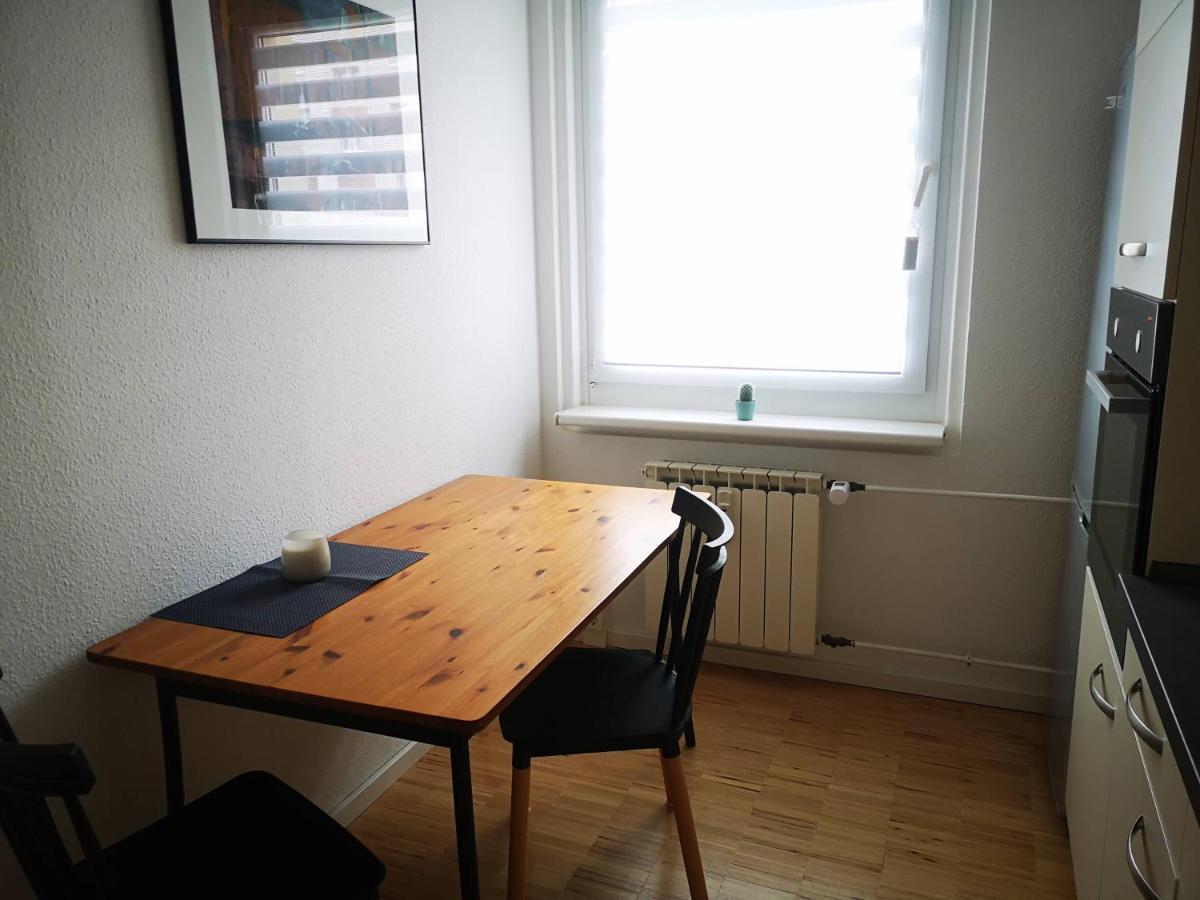 Apartment Ferienwohnung Für 1-2 Personen In Berlin, Nähe U Friedrichsfelde *