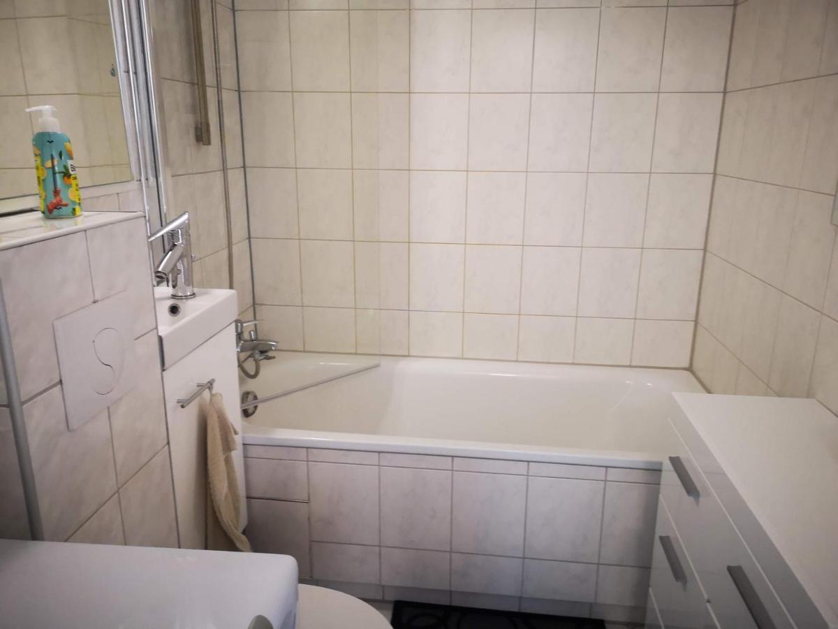 Apartment Ferienwohnung Fuer 1-3 Personen In Berlin, Naehe U Friedrichsfelde *