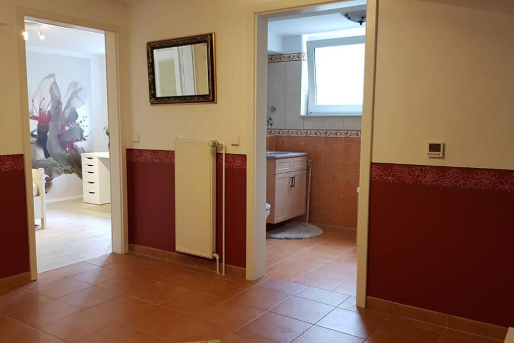 Lejlighed 2 Zimmer-einliegerwohnung Am Flughafen Schoenefeld