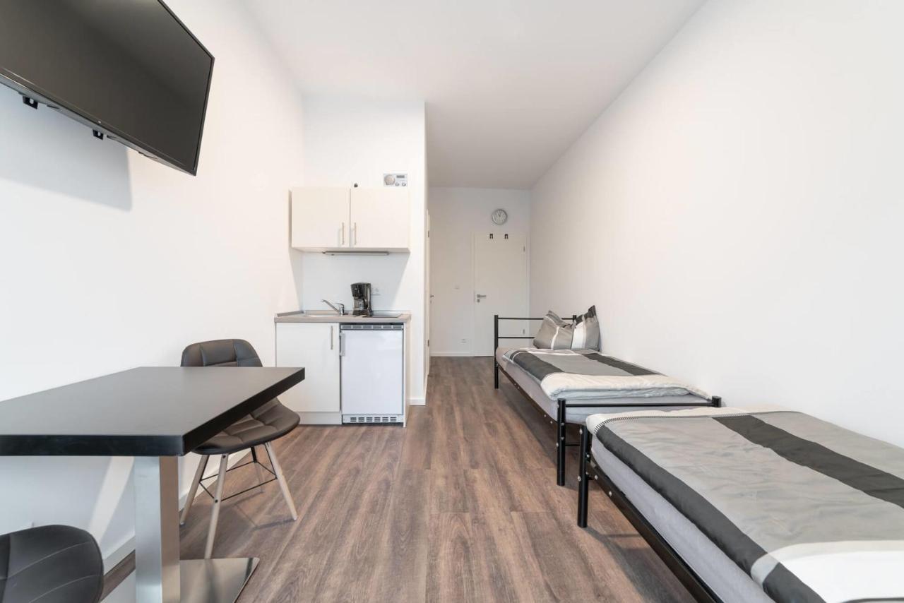 Monteurzimmer Pankow Mit Dachterrasse - Nur 10 Min. Von Der A10 - 3 Zimmer/ 7 Betten *