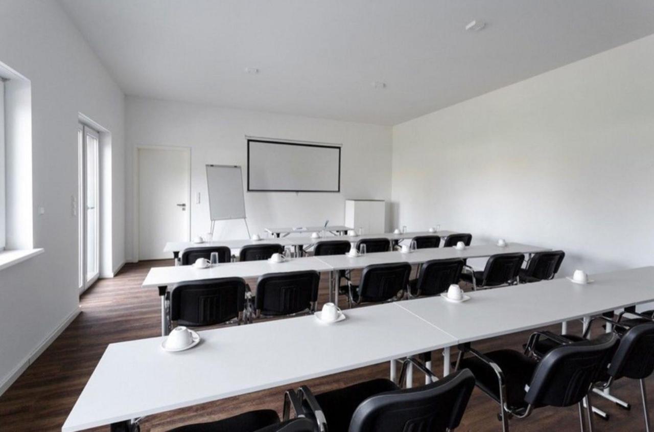 Monteurzimmer Pankow Mit Dachterrasse - Nur 10 Min. Von Der A10 - 3 Zimmer/ 7 Betten Guest house *