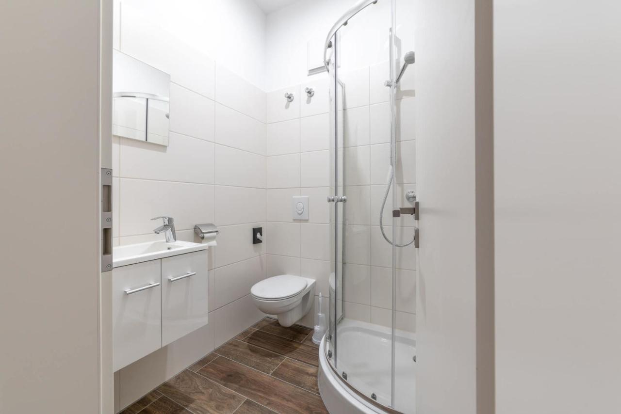 Monteurzimmer Pankow Mit Dachterrasse - Nur 10 Min. Von Der A10 - 3 Zimmer/ 7 Betten Guest house