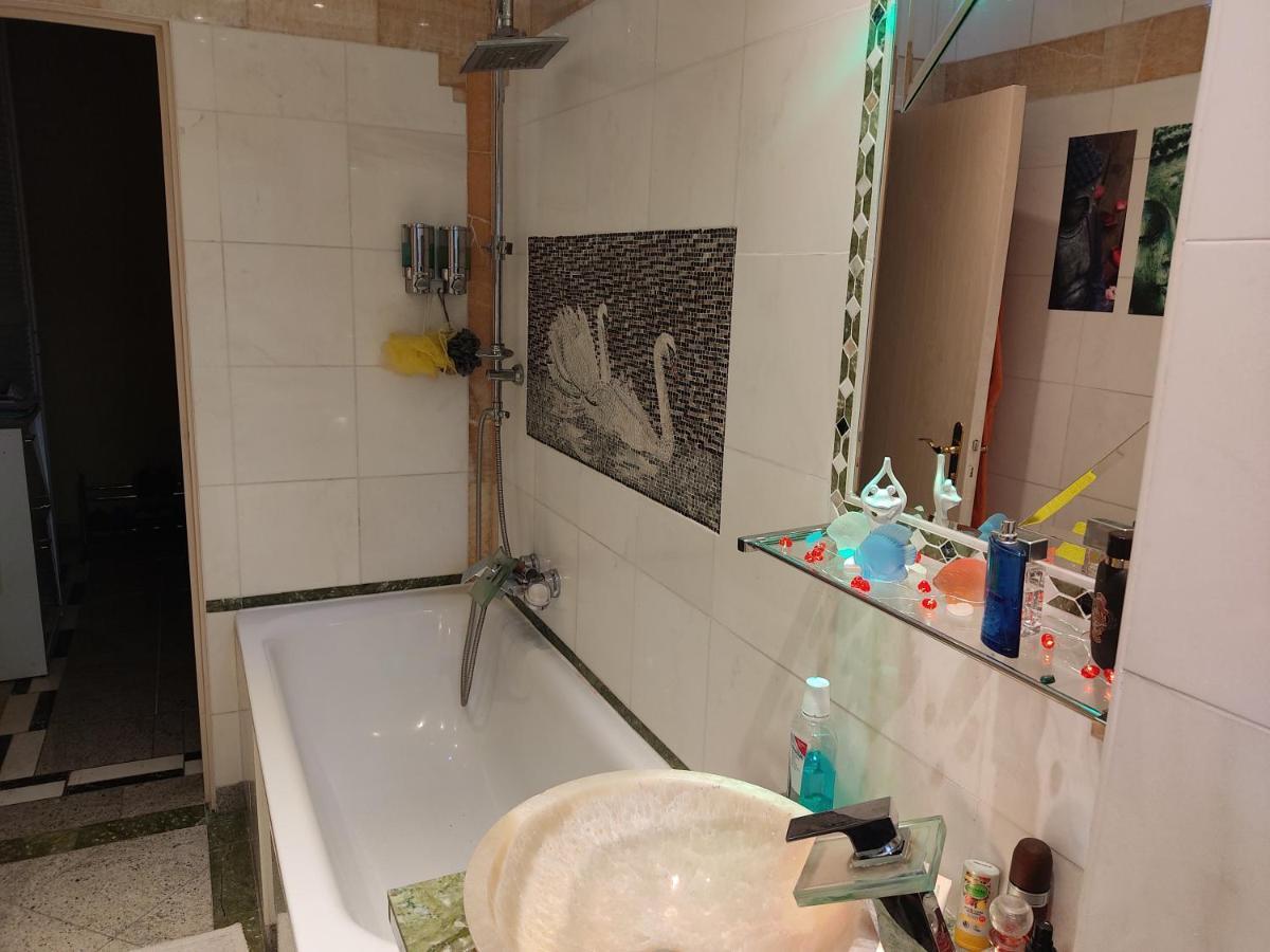 Privat bolig Weltoffenes Privates Gaestezimmer Bei Lgbtq Freundlichen Gastgeber Der Mit In Der Lebt