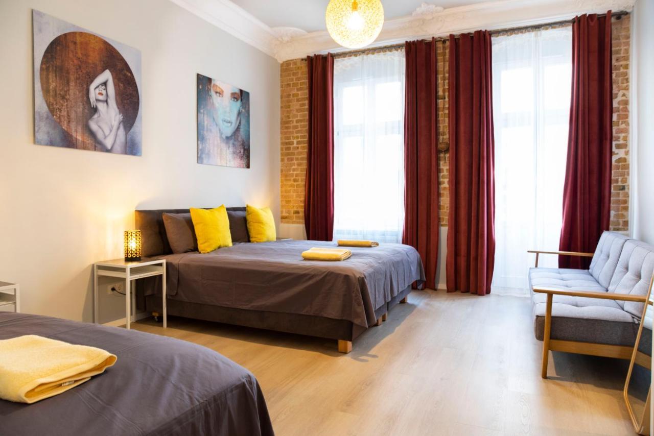 2br 2bthrms High Ceilings Brick Walls Style Apartm Apartment