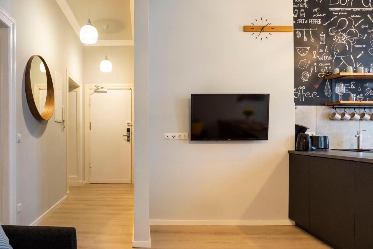Apartment 2br 2bthrms High Ceilings Brick Walls Style Apartm