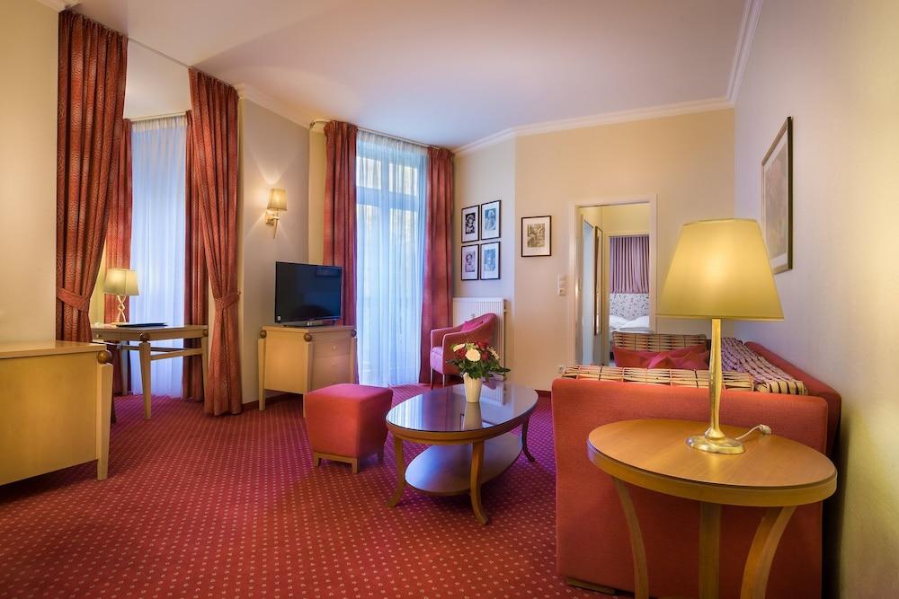 Kronprinz Hotel 3*