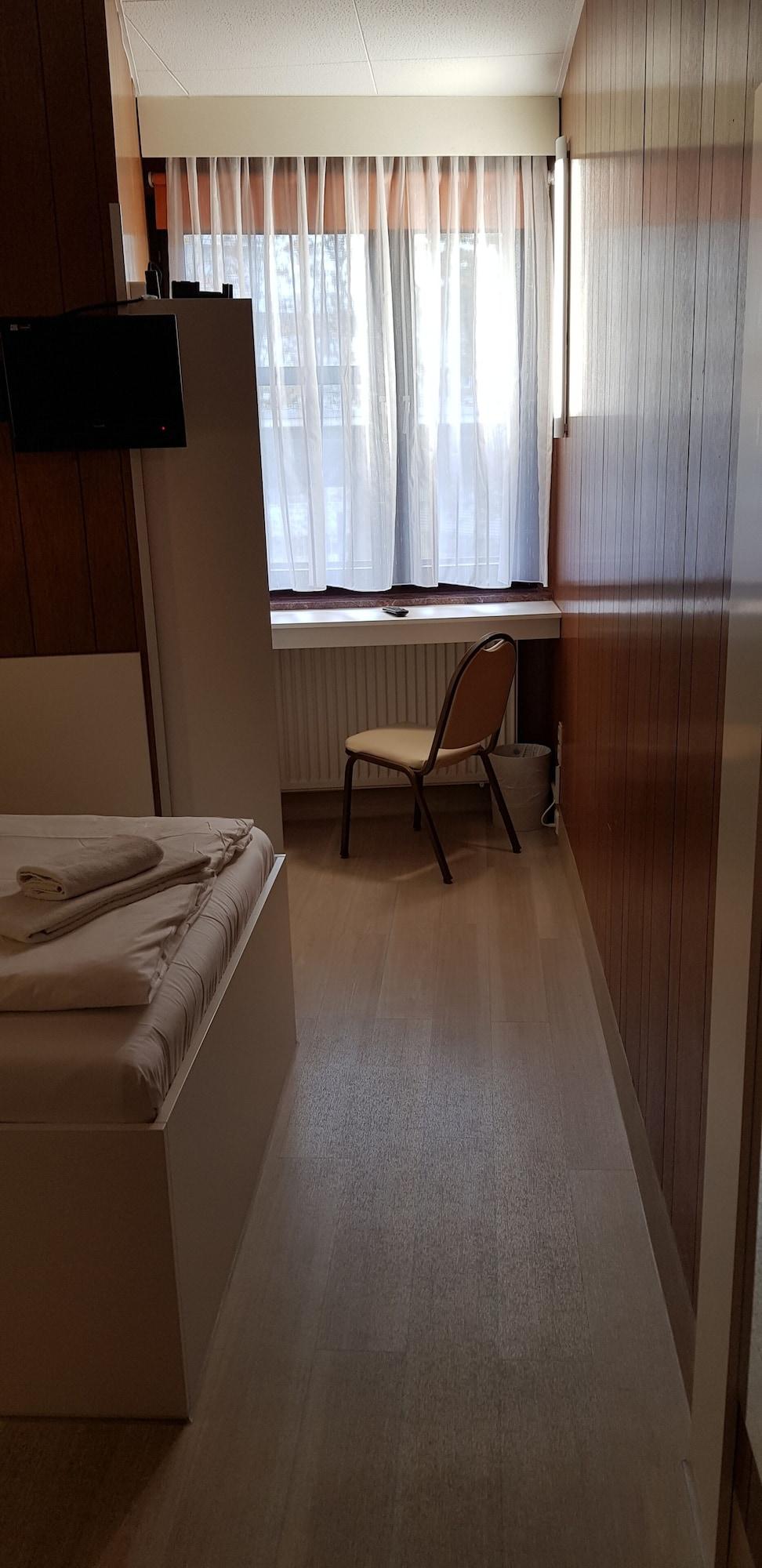Central-hotel Tegel 2*