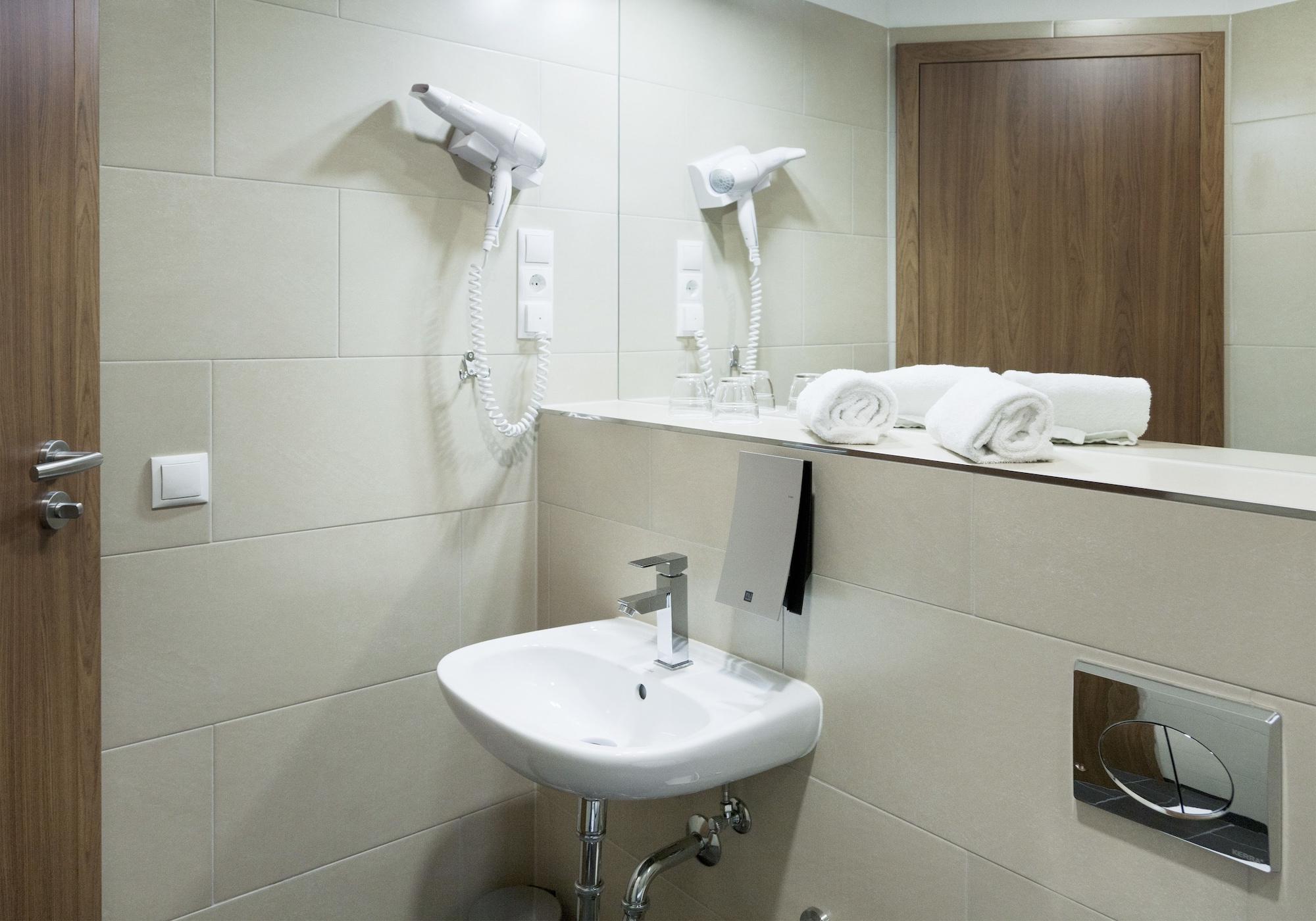 Hotel B&B Hotel Berlin-Adlershof 2*