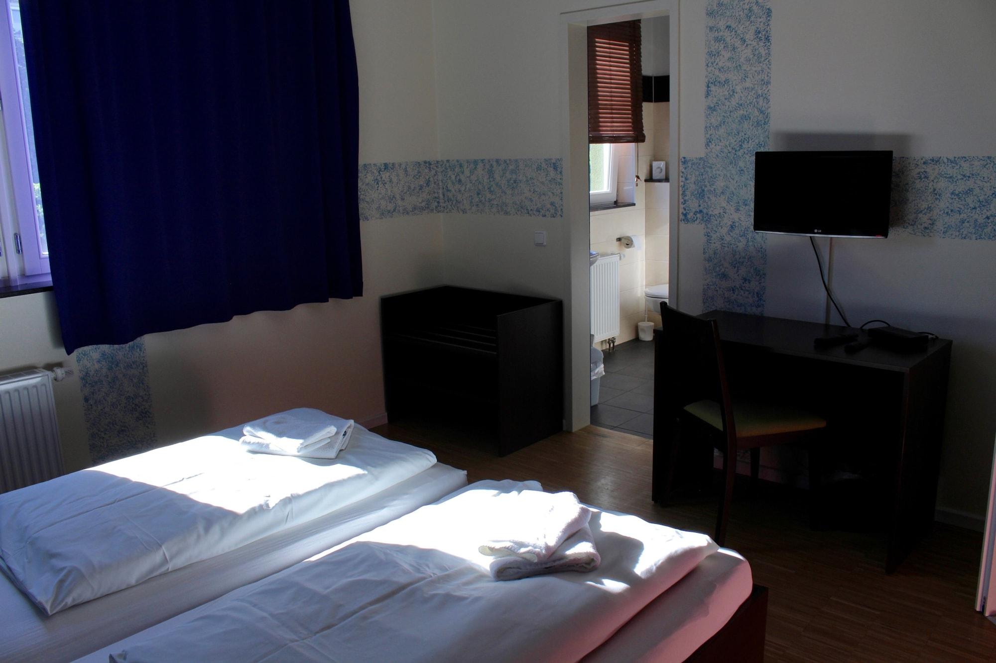 Holi Hotel